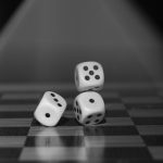 ¿Cómo se determina la base gravable del impuesto sobre las ventas en los juegos de suerte y azar?